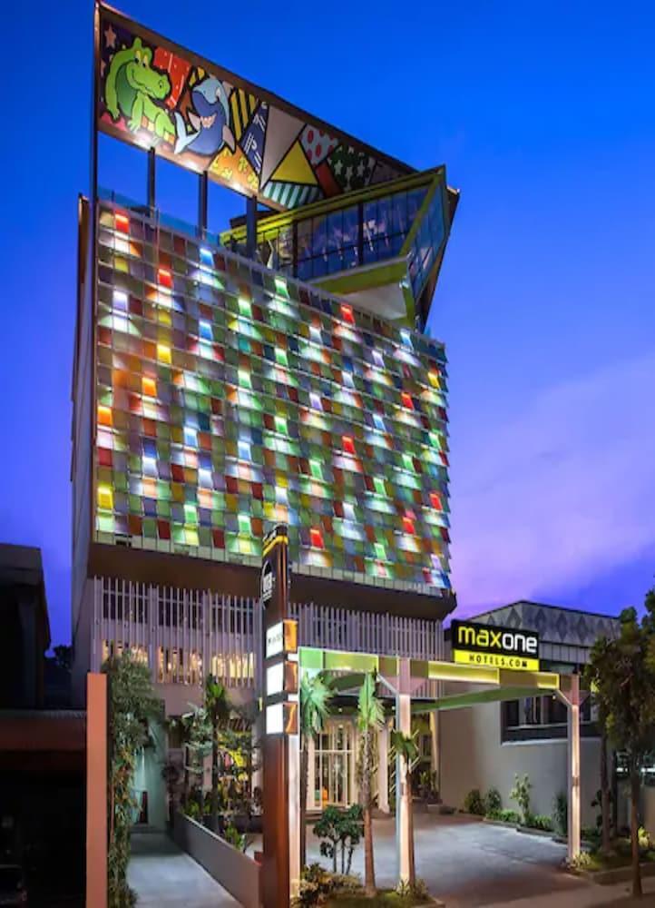 Maxonehotels.Com At Tidar Сурабая Экстерьер фото
