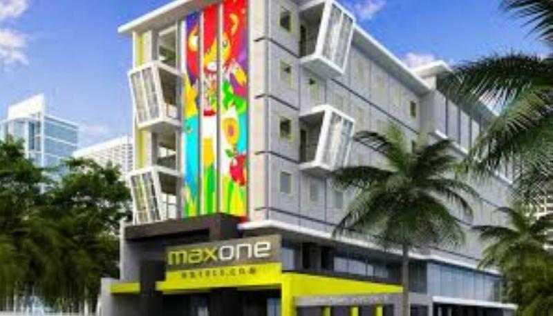 Maxonehotels.Com At Tidar Сурабая Экстерьер фото